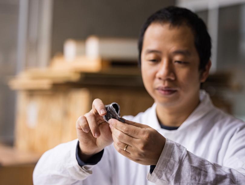 Dr. Ngoc Tan Nguyen created a flexible, washable battery 